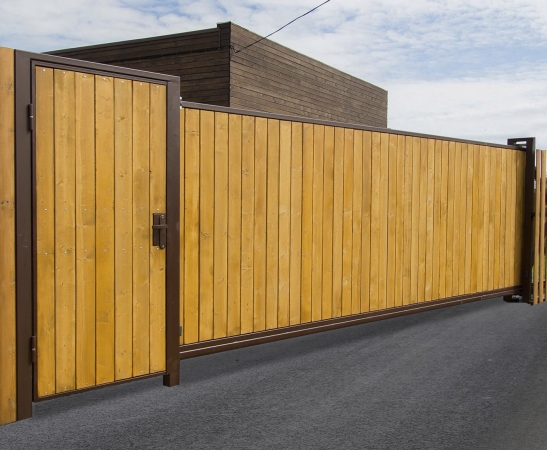 Деревянные ворота в Майском