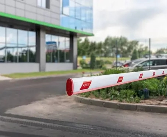 Установка автоматического шлагбаума в Майском