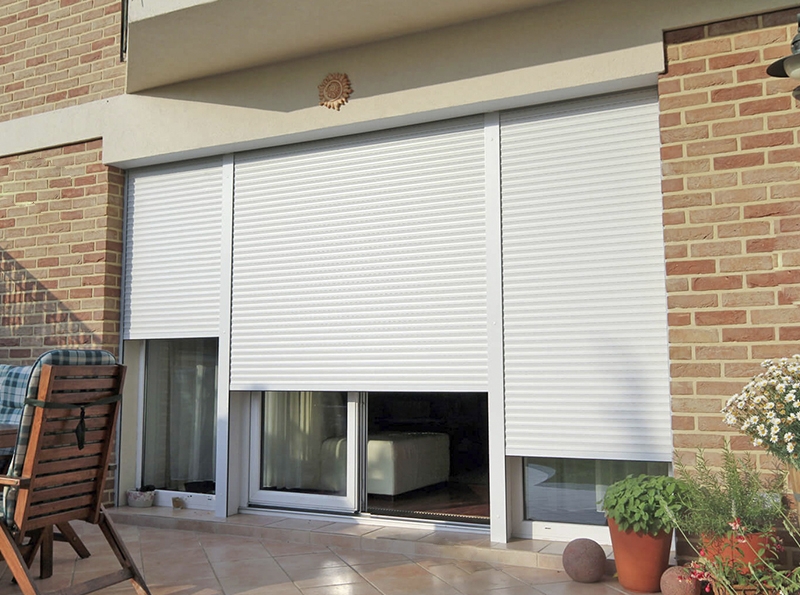 На двери в Майском